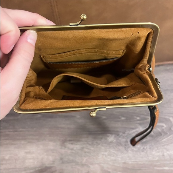 PATRICIA NASH Chesnut Brown Savena Burnished Tooled Leather Kiss-Lock Wristlet - Picture 12 of 12